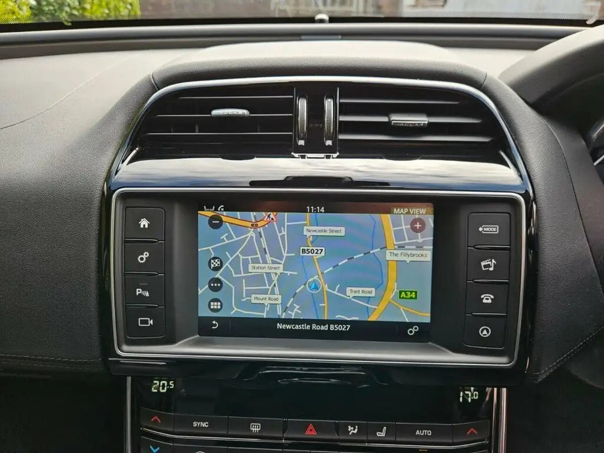 2015-jaguar-xe-20td-portfolio-163ps-auto-big-27