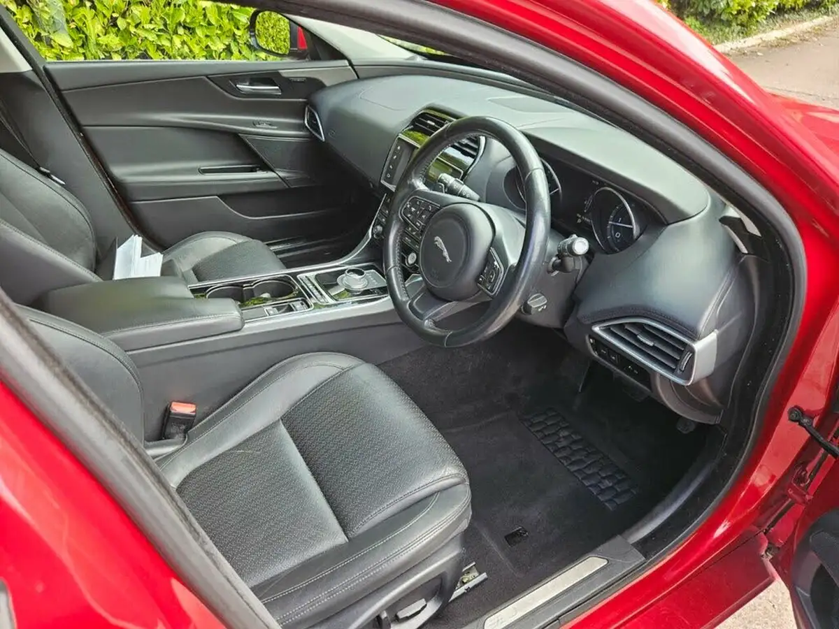 2015-jaguar-xe-20td-portfolio-163ps-auto-big-3