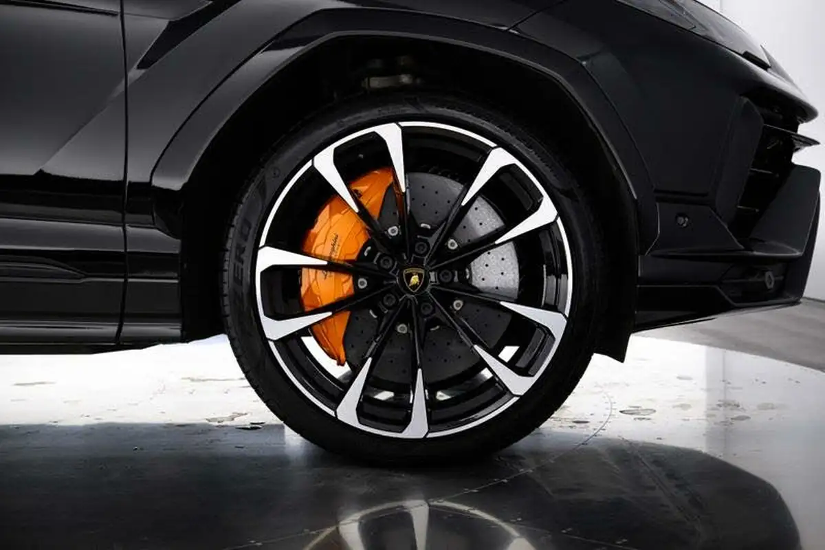 2023-lamborghini-urus-40-no-trim-big-8