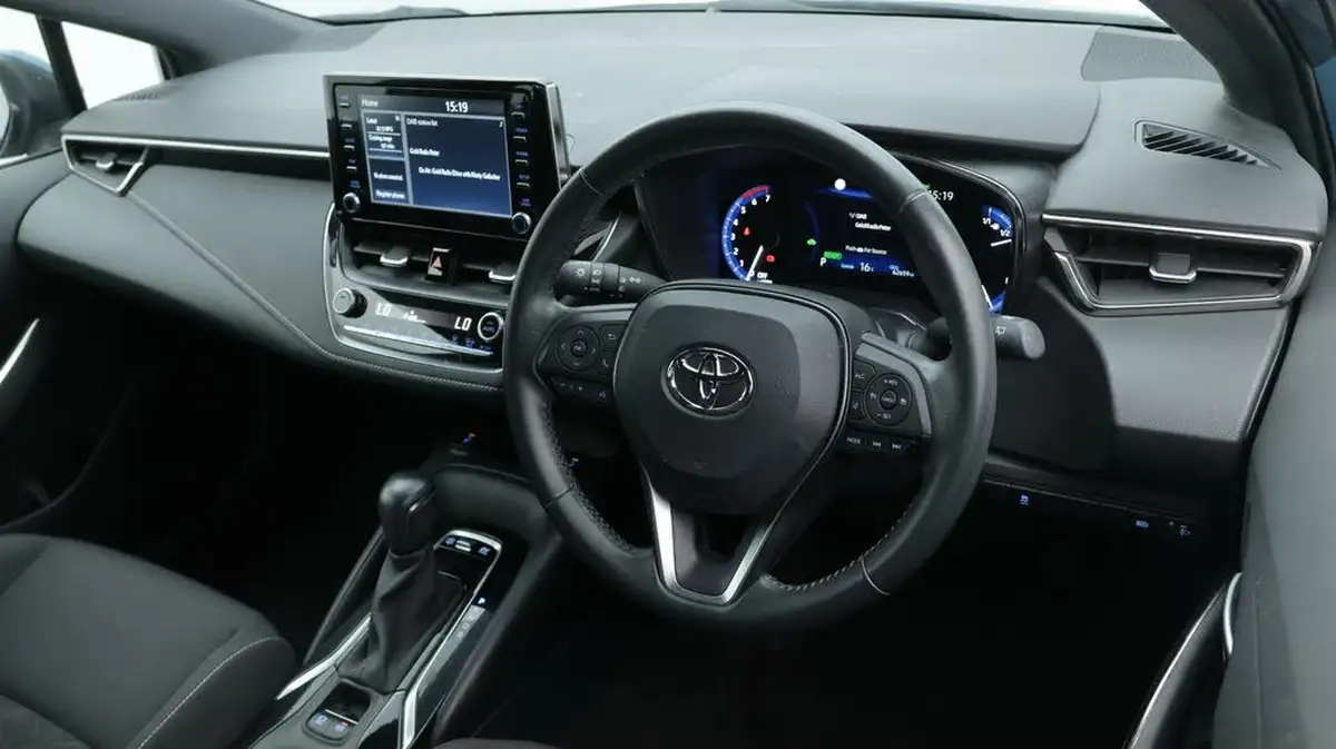 2021-toyota-corolla-18-vvt-i-icon-trk-hatchback-5d-big-9