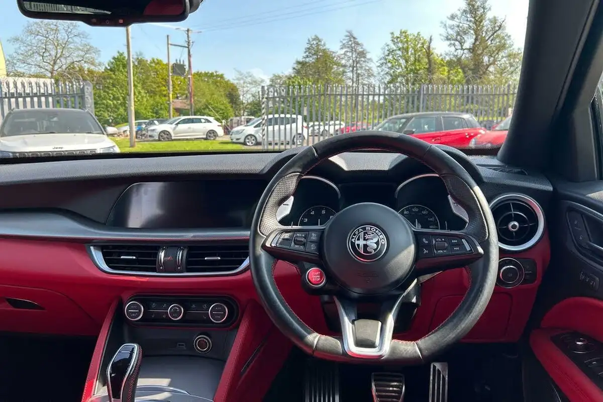 2021-alfa-romeo-stelvio-20-veloce-big-14