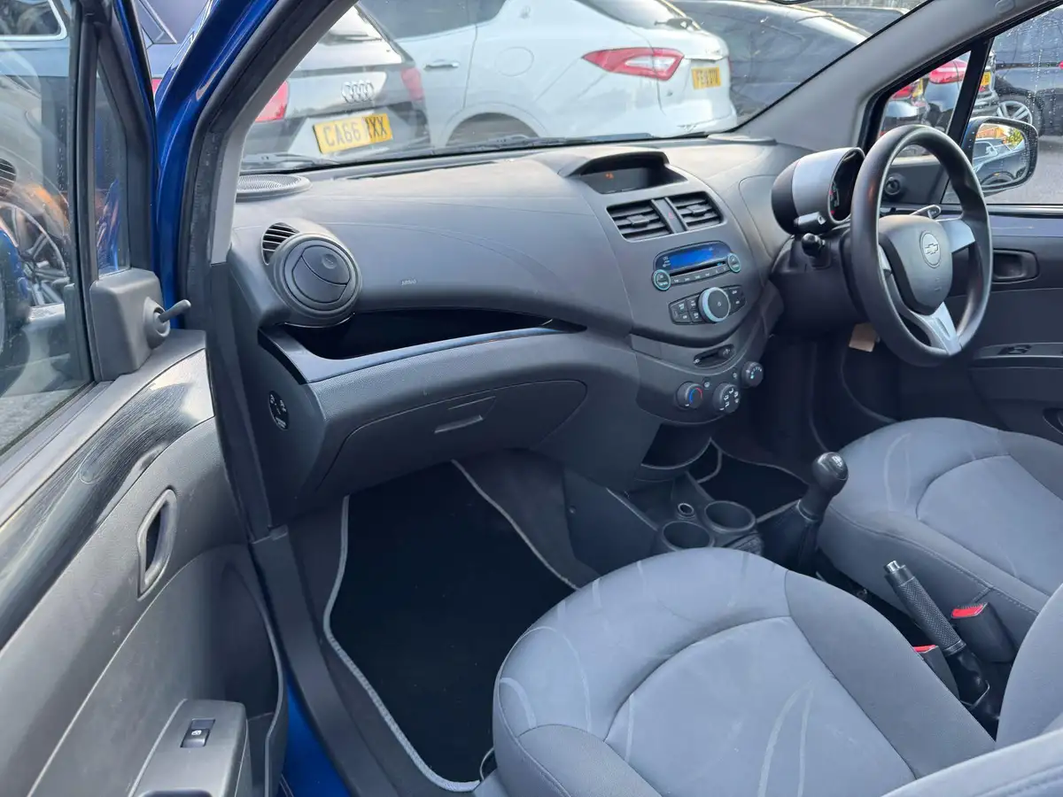 2011-chevrolet-spark-10-ls-big-24