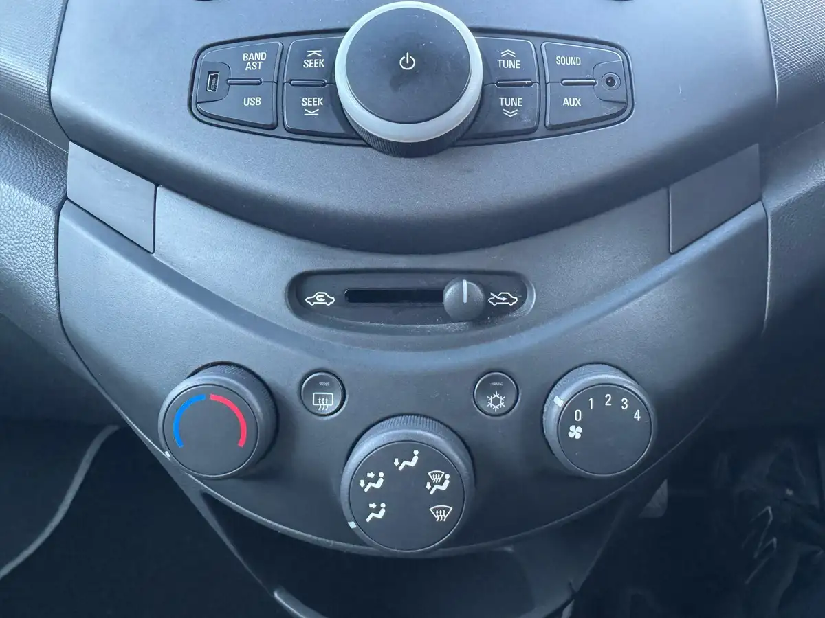 2011-chevrolet-spark-10-ls-big-52