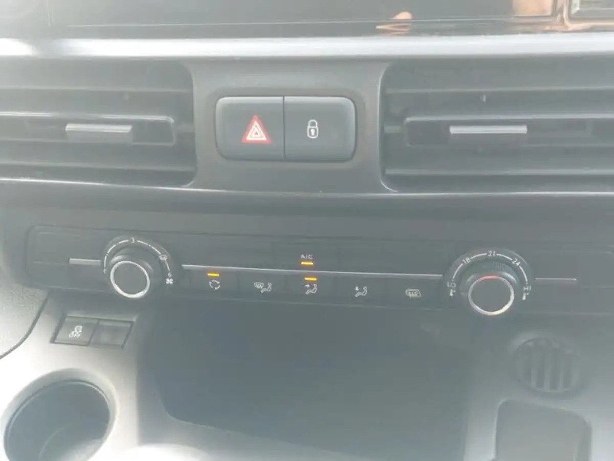 2019-peugeot-partner-15-bluehdi-1000-professional-100ps-eu6dt-panel-big-12
