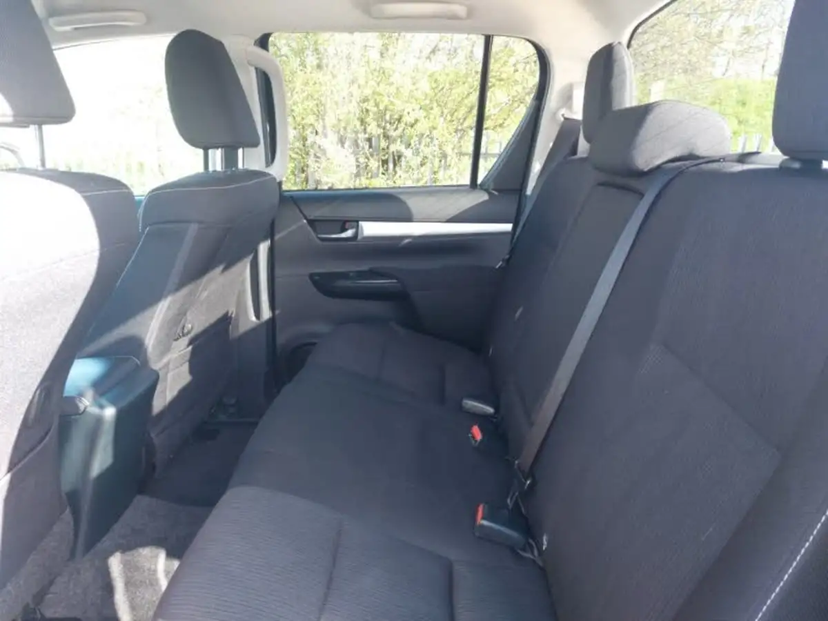 2023-toyota-hi-lux-28d-4d-invincible-2754cc-auto-big-5