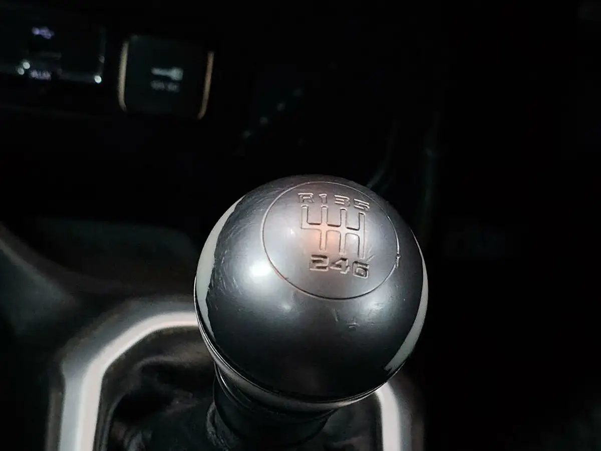 2015-jeep-renegade-14-longitude-big-44