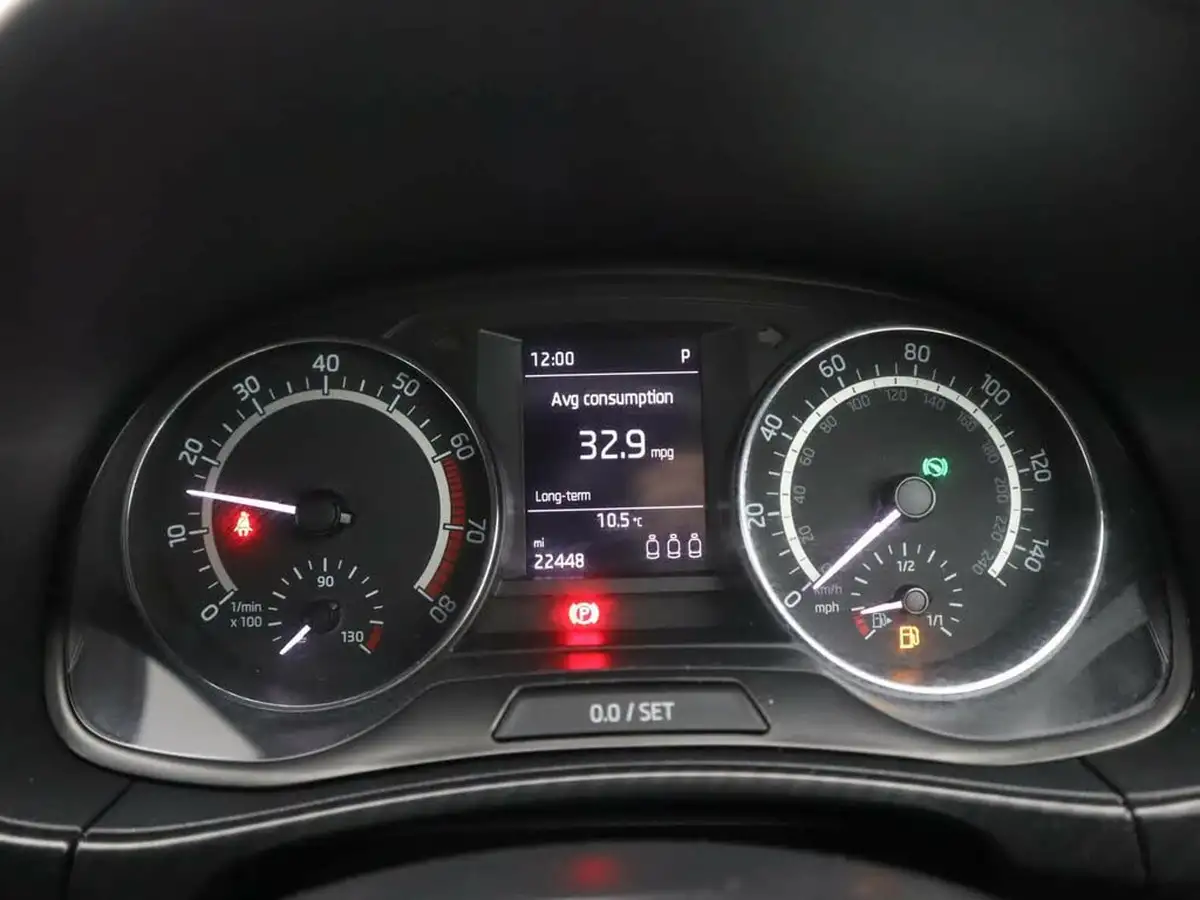 2021-skoda-fabia-10-tsi-monte-carlo-95ps-hatchback-dsg-big-10