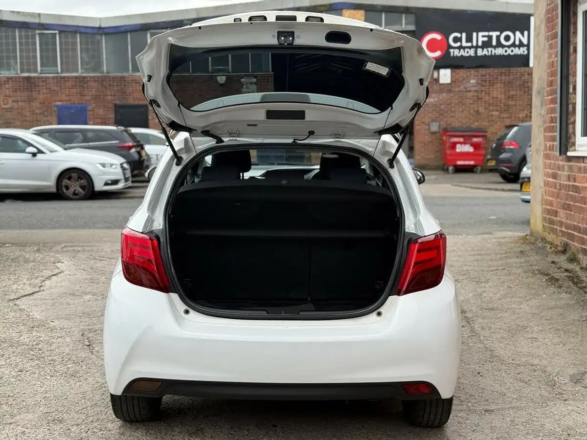2016-toyota-yaris-15-vvt-i-design-bi-tone-hybrid-big-41