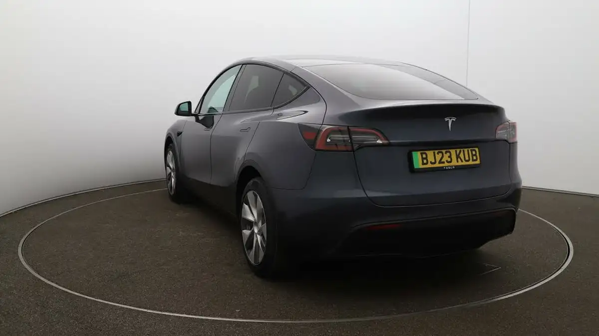 2023-tesla-model-y-e-rwd-big-52