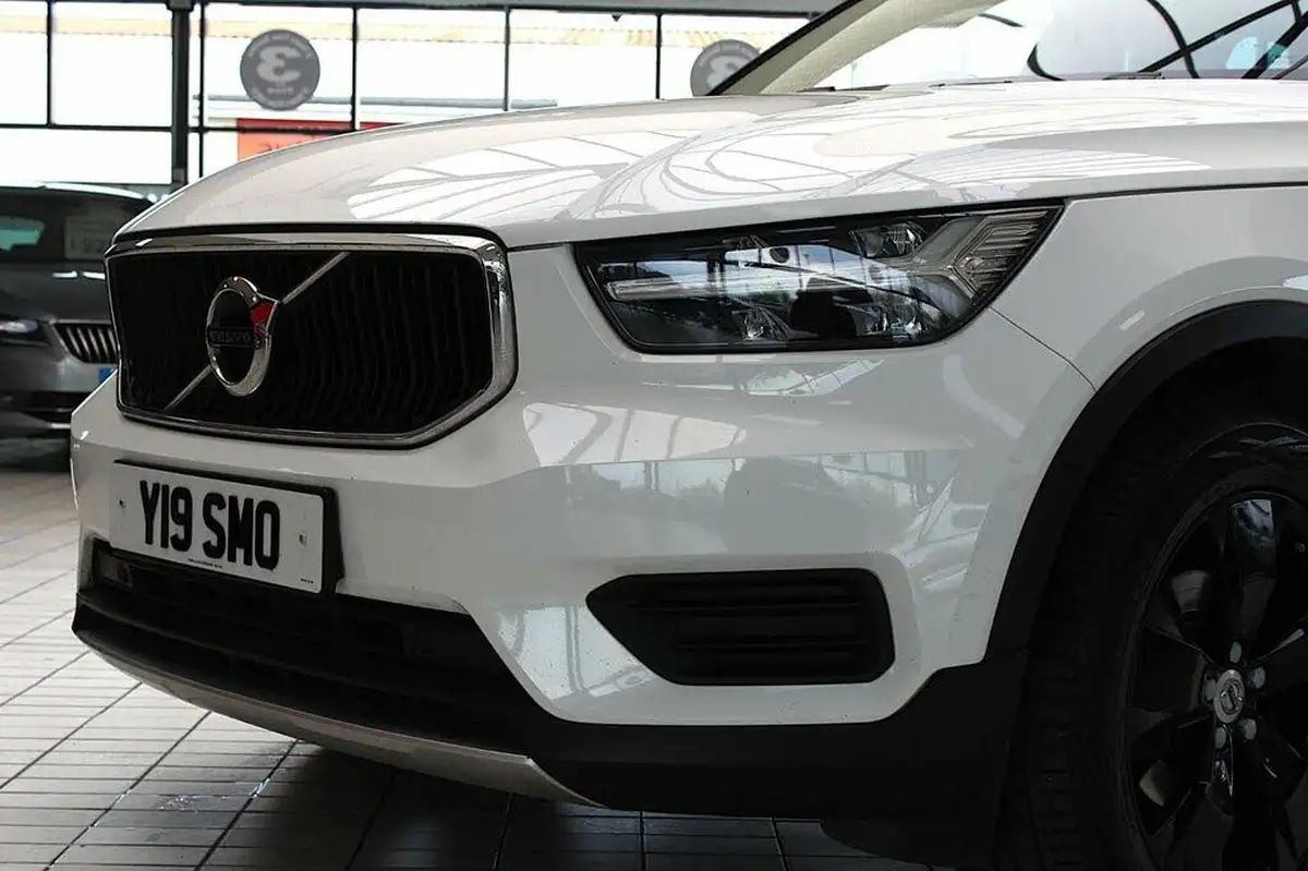 2018-volvo-xc40-20td-d3-momentum-geartronic-big-2