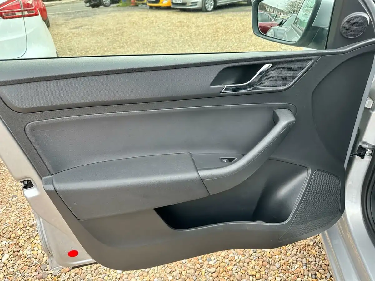 2013-skoda-rapid-12-se-86ps-big-34