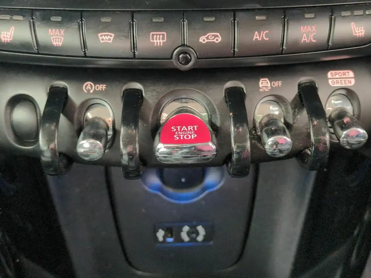 2017-mini-cooper-15-cooper-ss-hatchback-3d-big-19