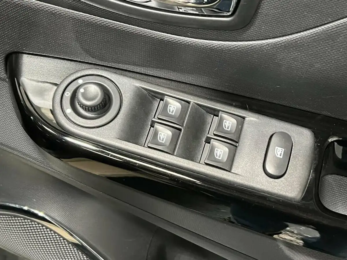2015-renault-captur-09-dynamique-big-28