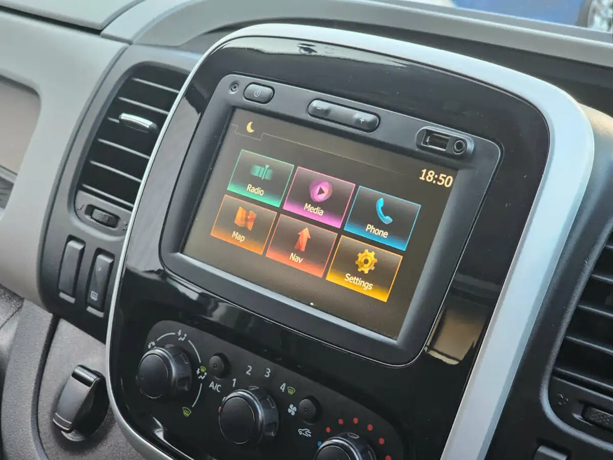 2019-renault-trafic-16dci-sl27-120-sport-nav-e6-panel-van-big-4
