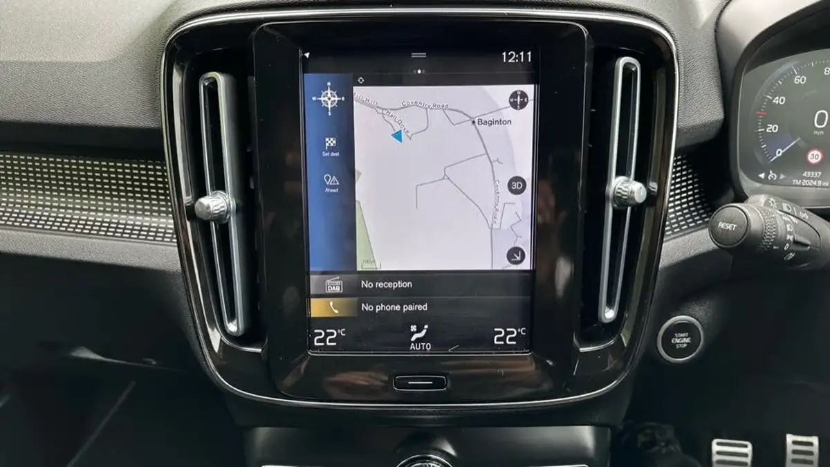 2020-volvo-xc40-15-t3-r-design-big-39
