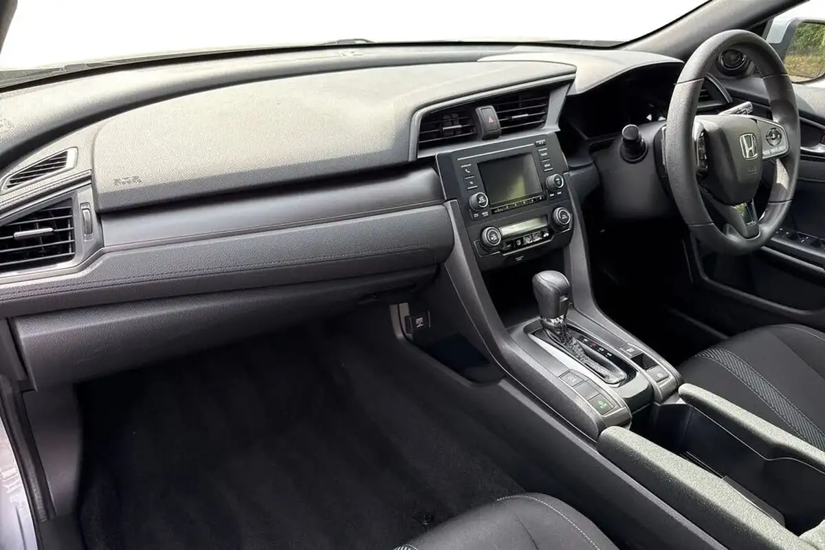 2019-honda-civic-10-vtec-turbo-se-hatchback-5d-cvt-big-14