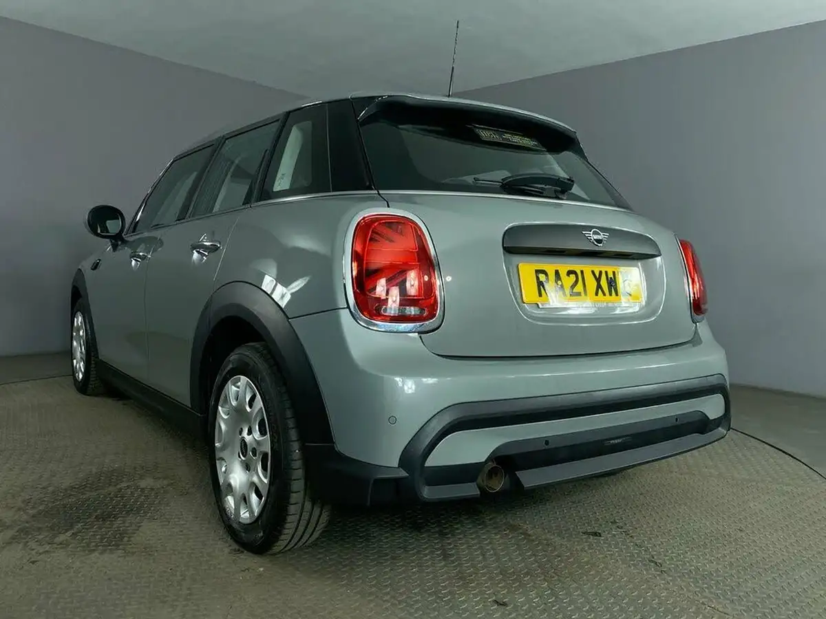 2021-mini-cooper-15-one-classic-5d-big-13