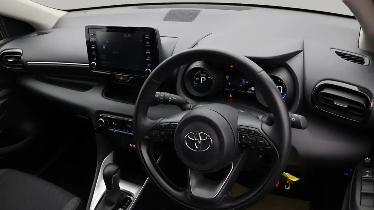 2021-toyota-yaris-15-vvt-i-design-big-8