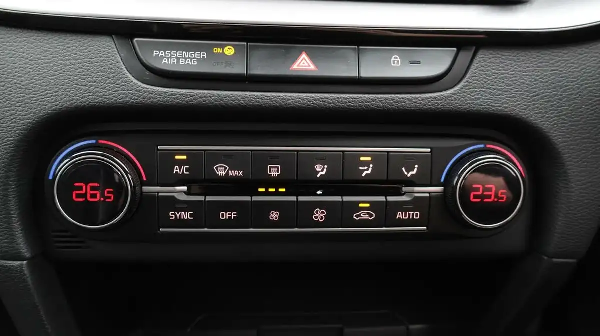 2022-kia-ceed-15-t-gdi-3-sportswagon-big-12