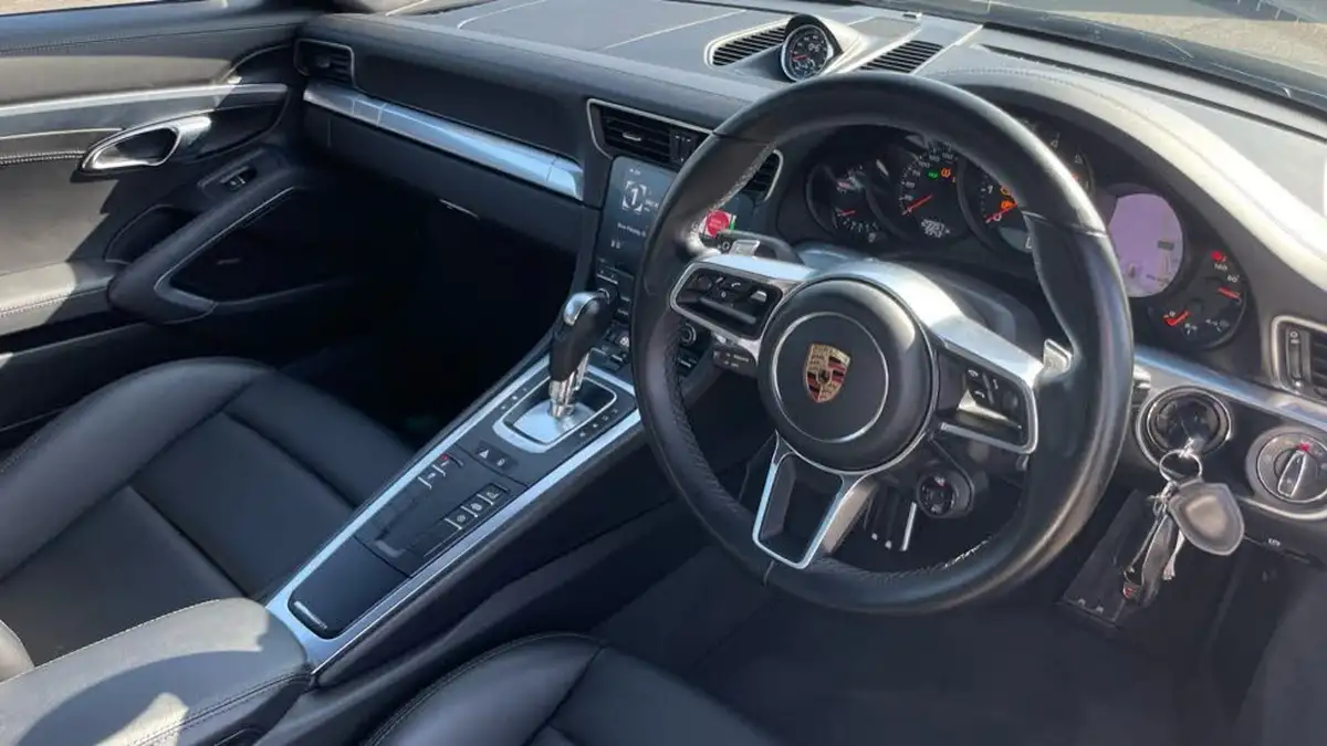 2017-porsche-911-30-carrera-coupe-pdk-big-8