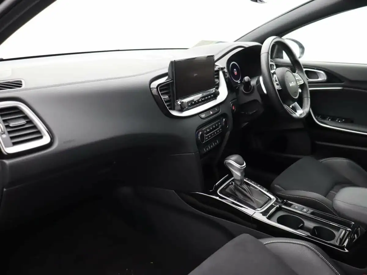 2023-kia-pro-ceed-15-t-gdi-gt-line-s-158bhp-big-11
