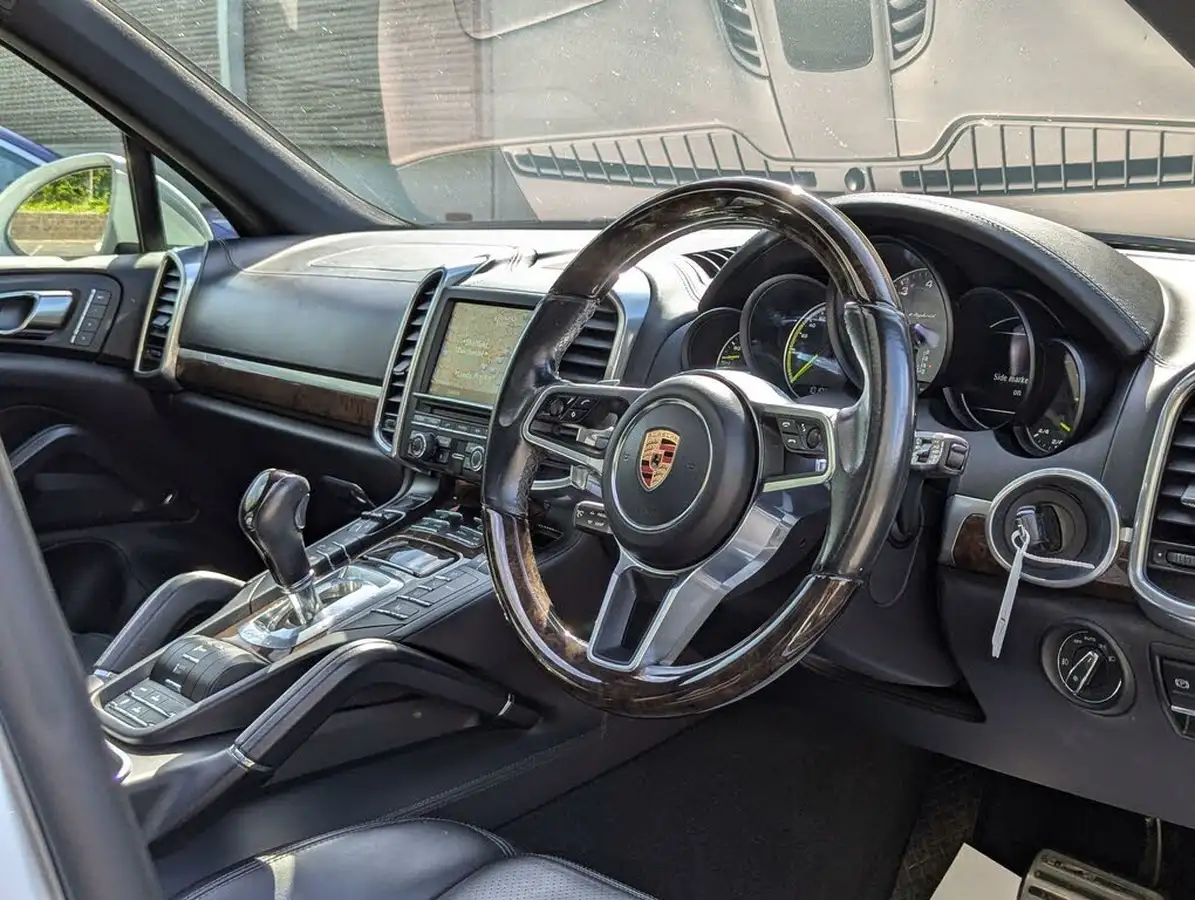 2016-porsche-cayenne-30-s-e-hybrid-big-6