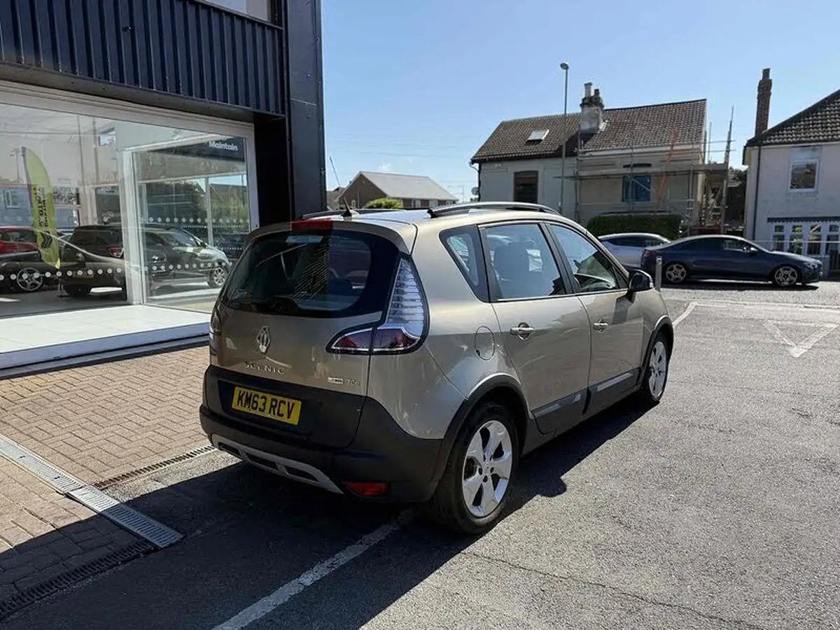 2013-renault-scenic-xmod-16-dynamique-tomtom-big-6