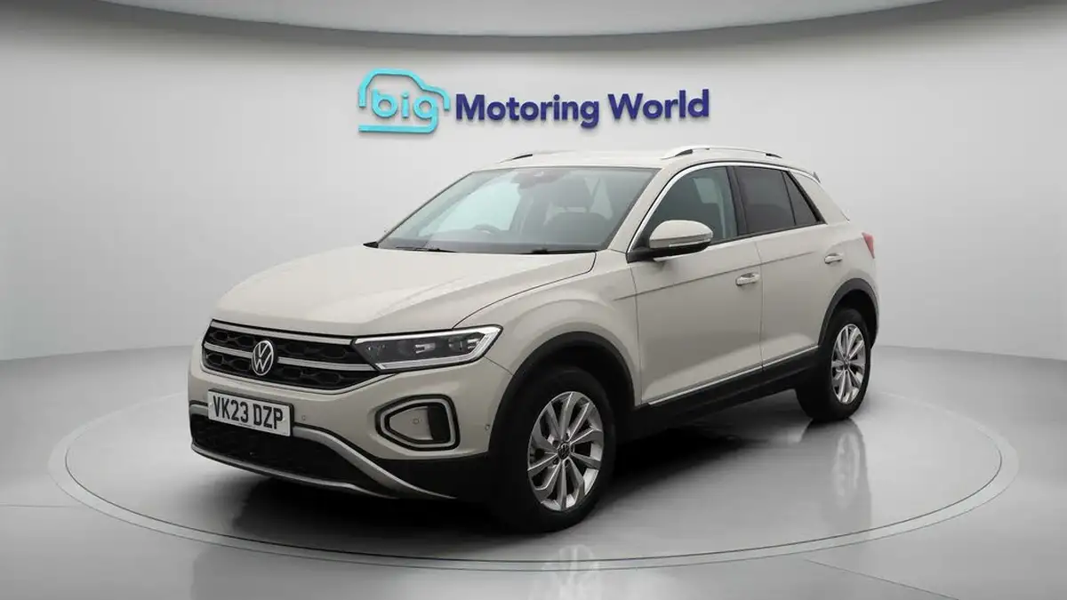 2023-volkswagen-t-roc-15-tsi-style-hatchback-5d-big-3