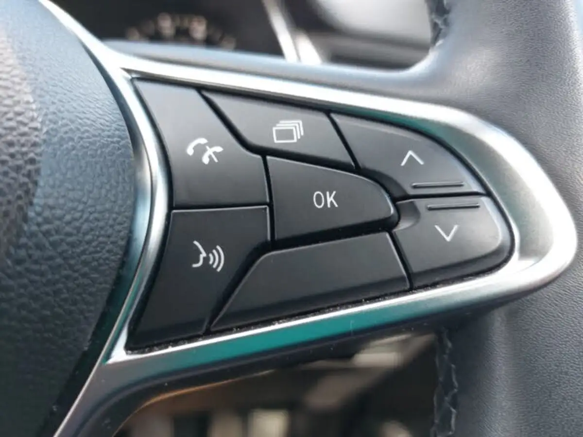 2022-renault-captur-13-tce-iconic-edition-big-18
