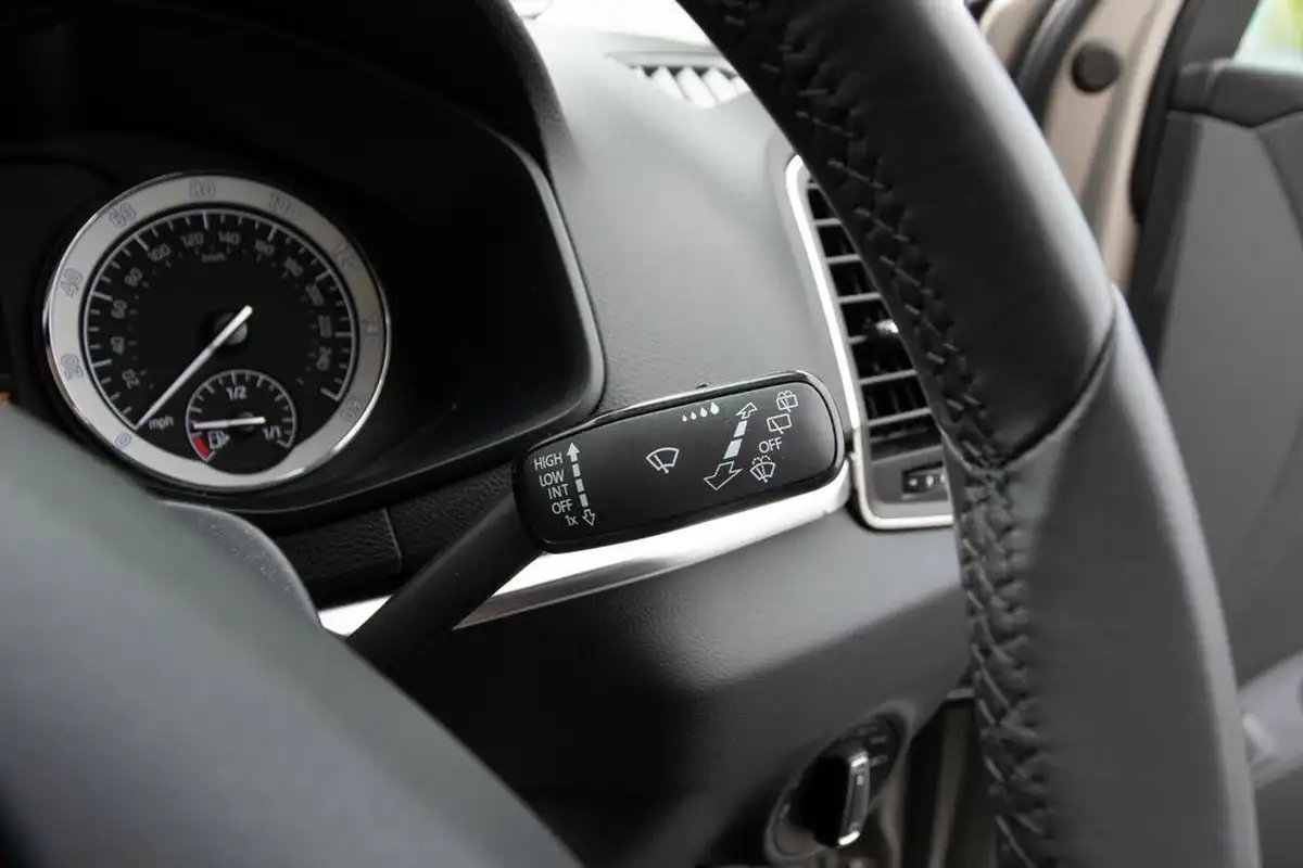 2018-skoda-karoq-15-tsi-edition-ss-big-17