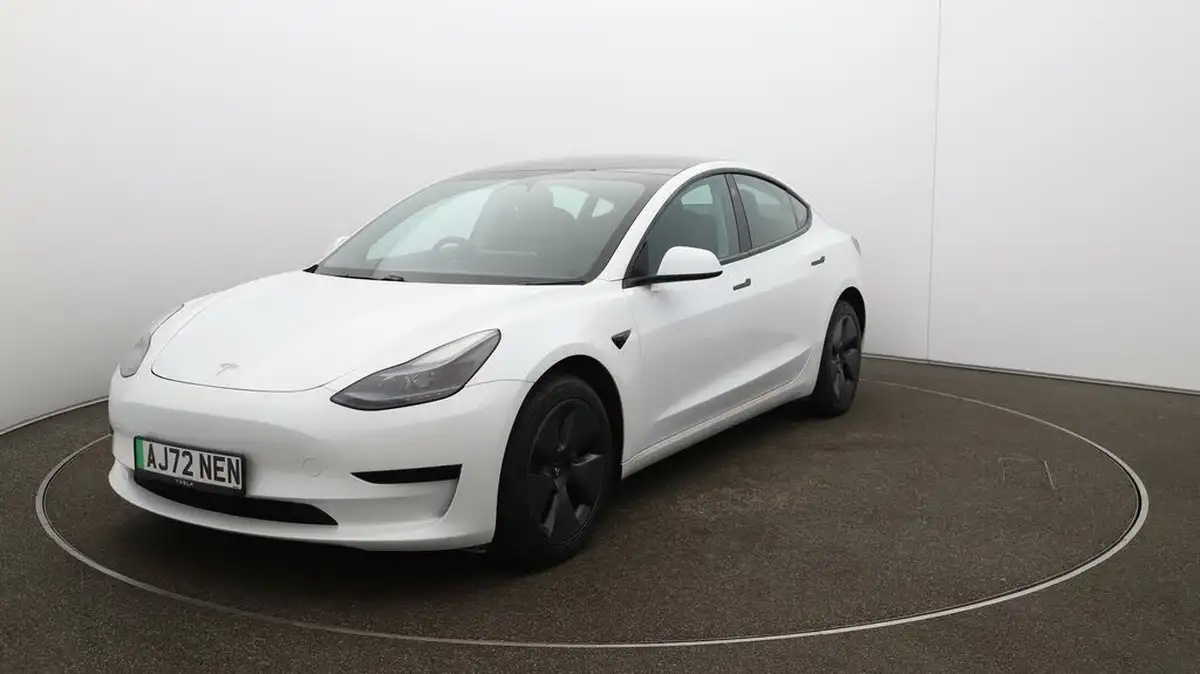 2022-tesla-model-3-e-rwd-big-29