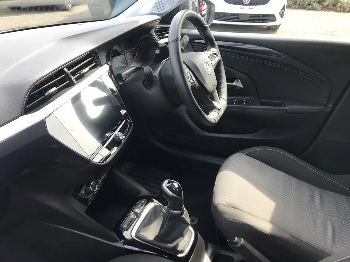2021-vauxhall-corsa-12i-griffin-edition-big-4