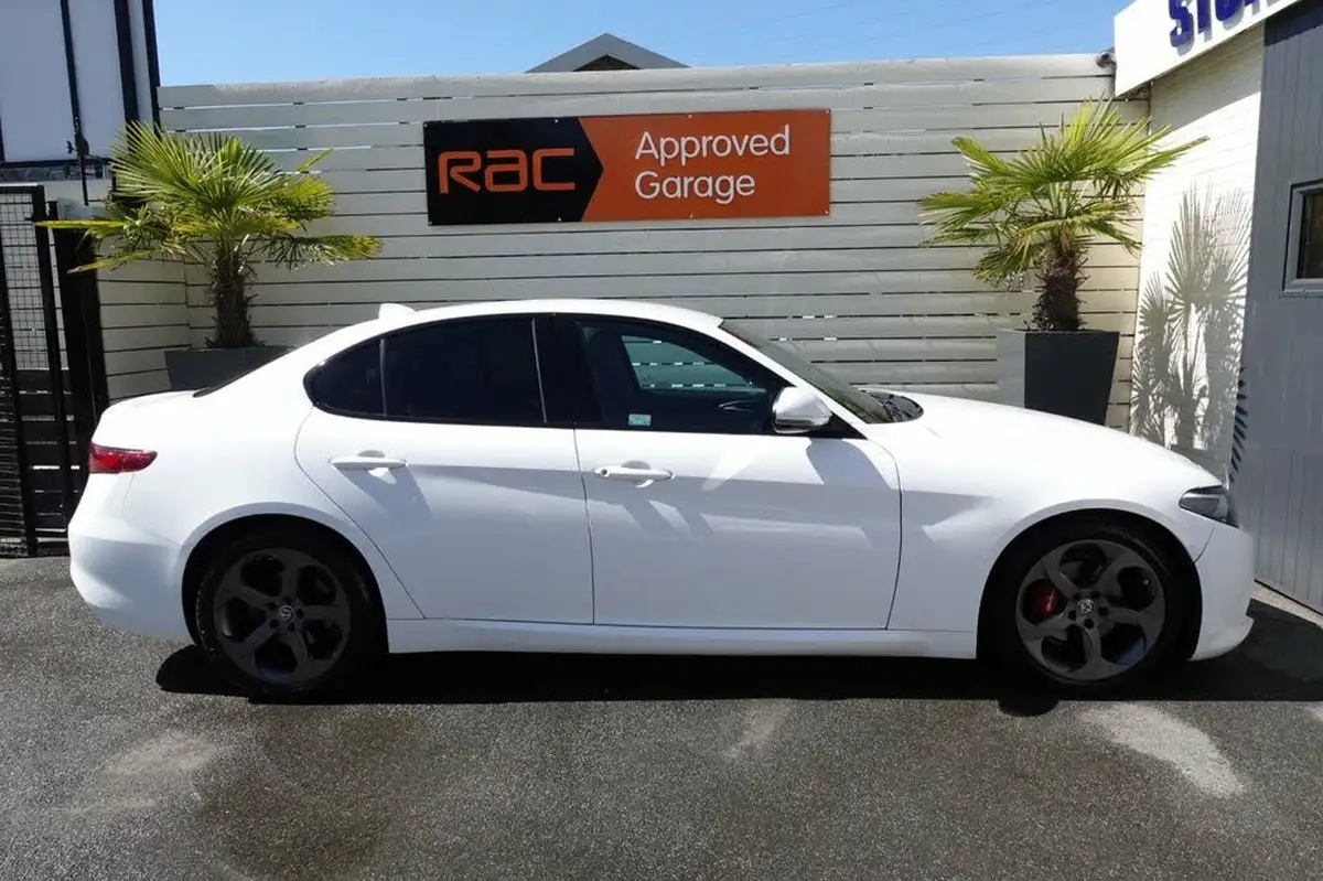 2017-alfa-romeo-giulia-22td-speciale-big-3