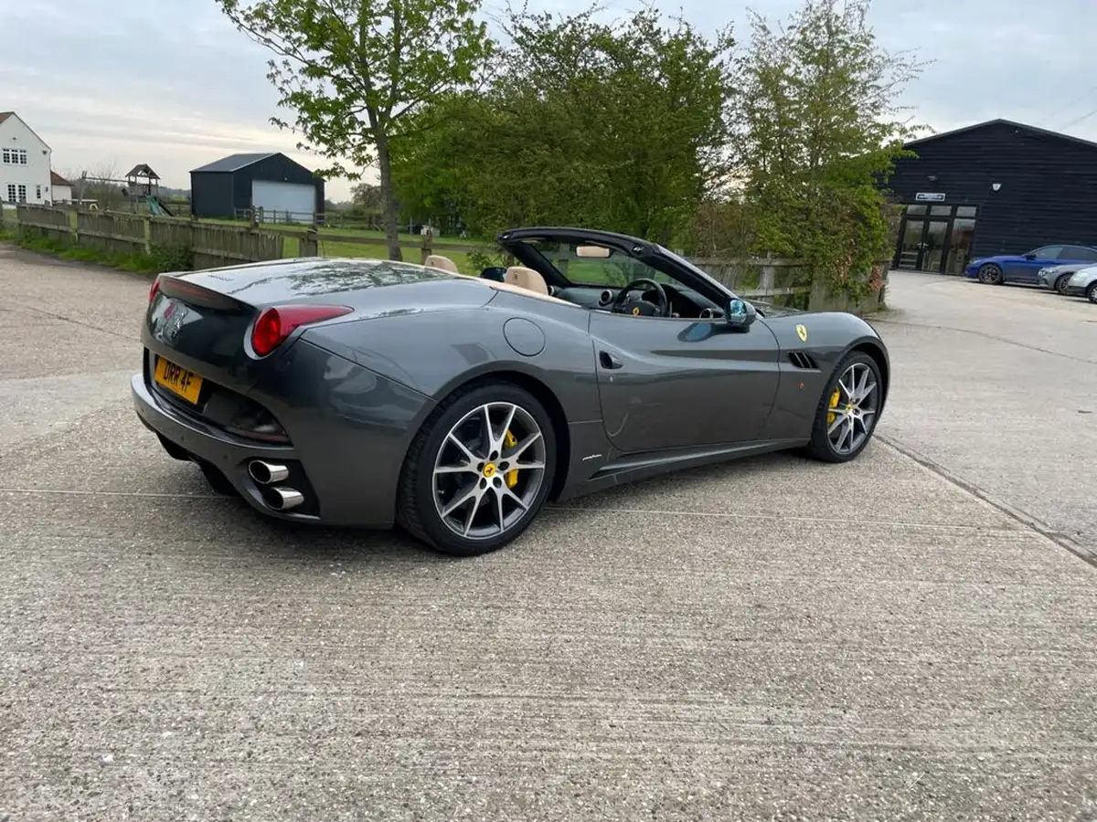 2010-ferrari-california-43-big-4