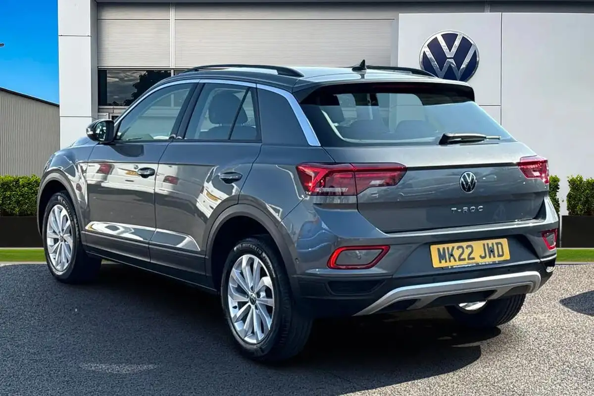 2022-volkswagen-t-roc-10-tsi-life-big-1