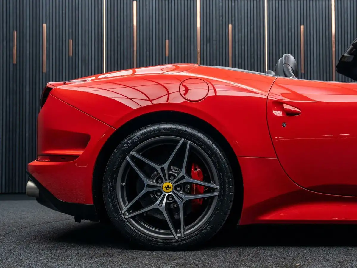 2015-ferrari-california-39-t-big-20