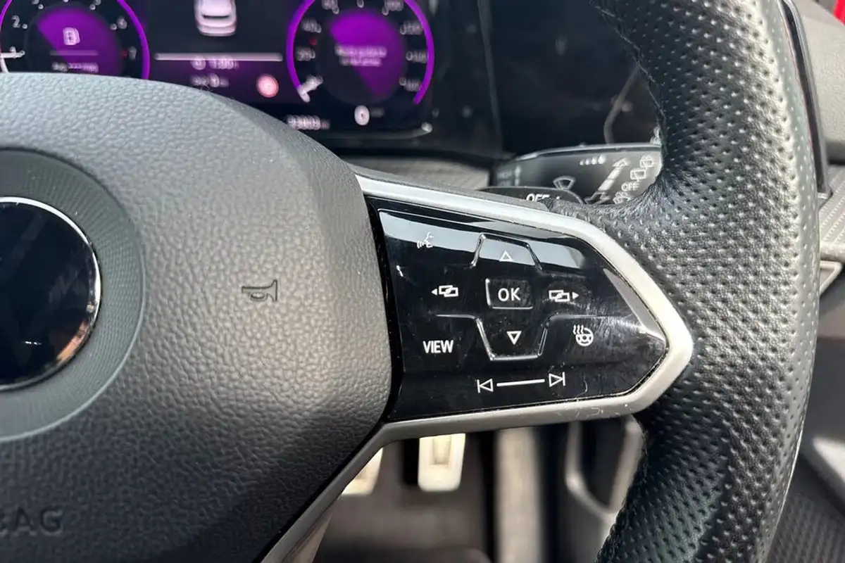 2022-volkswagen-golf-15-etsi-r-line-150ps-hatchback-big-51