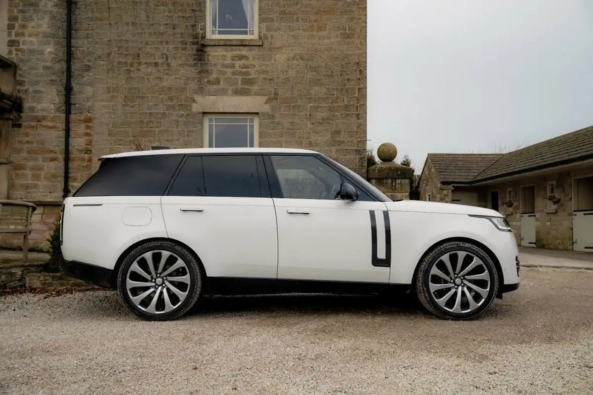 2023-land-rover-range-rover-30-p400-autobiography-big-16