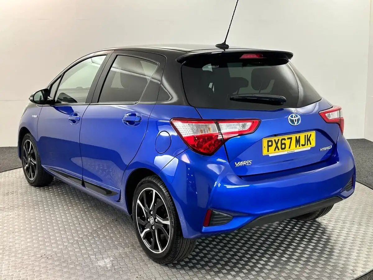 2017-toyota-yaris-15-vvt-i-yellow-bi-tone-limited-edition-hybrid-big-6