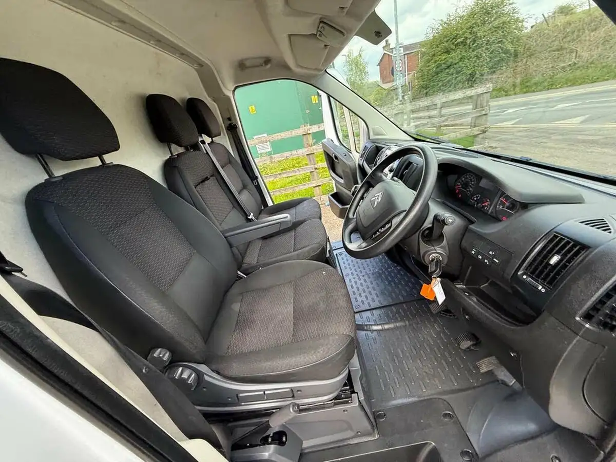 2022-citroen-relay-22bluehdi-35-l2h2-enterprise-big-25