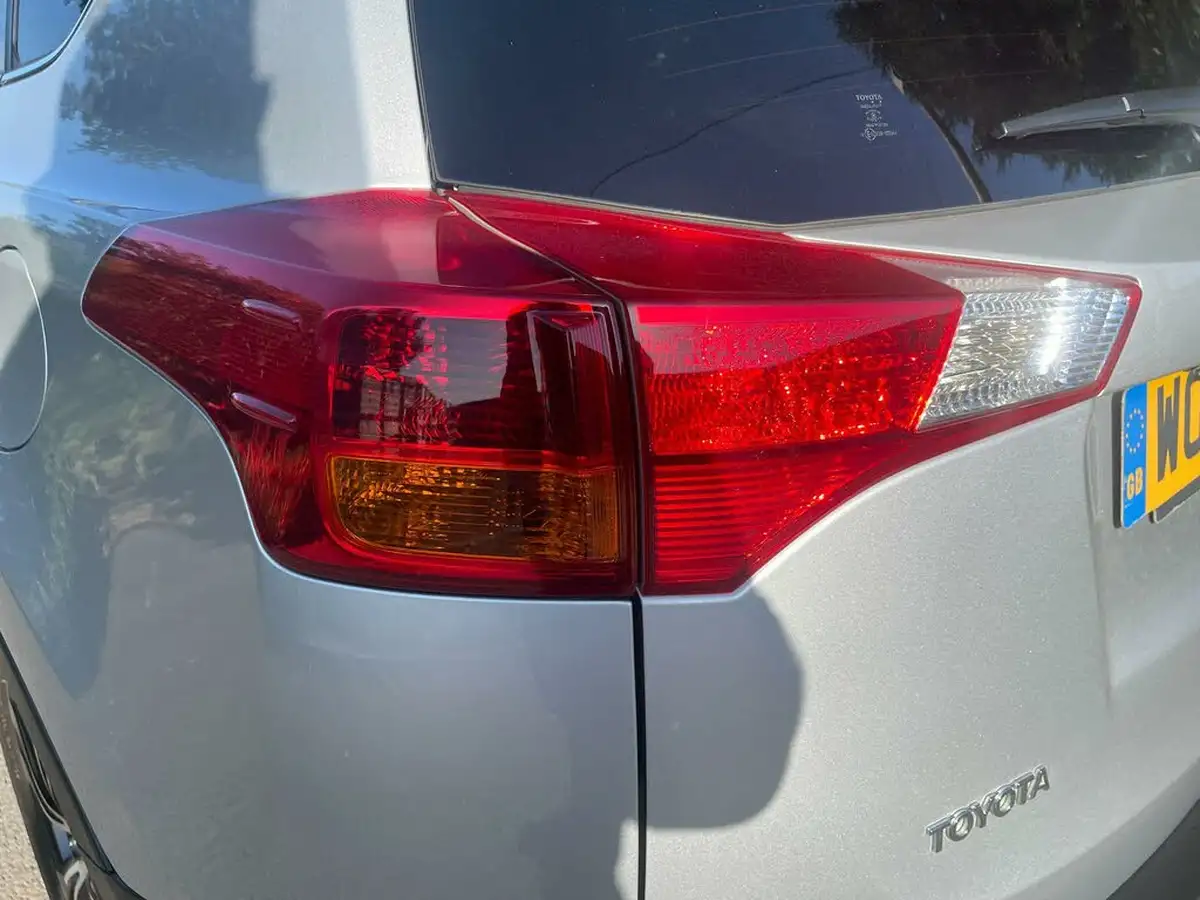 2015-toyota-rav4-20td-icon-20d-4d-2wd-big-41