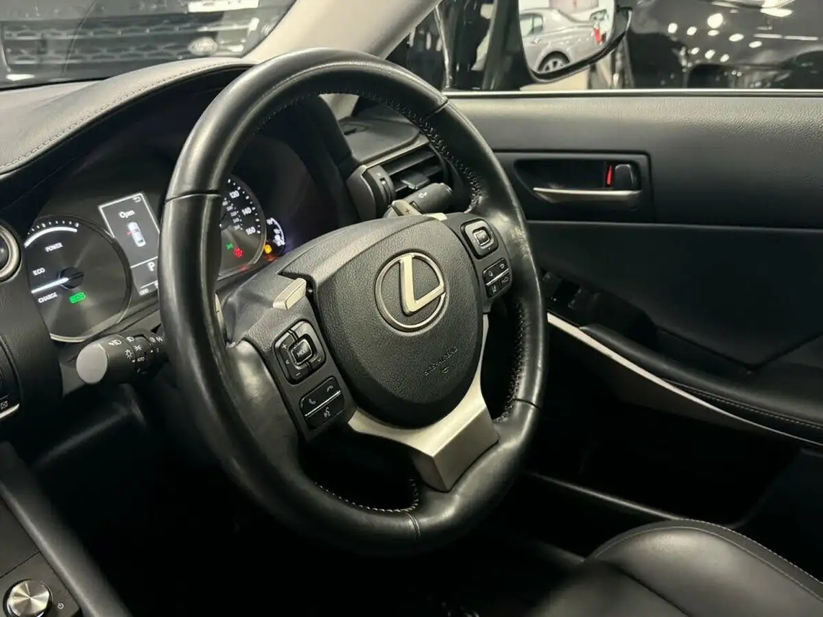 2019-lexus-is-300h-25-is-big-50