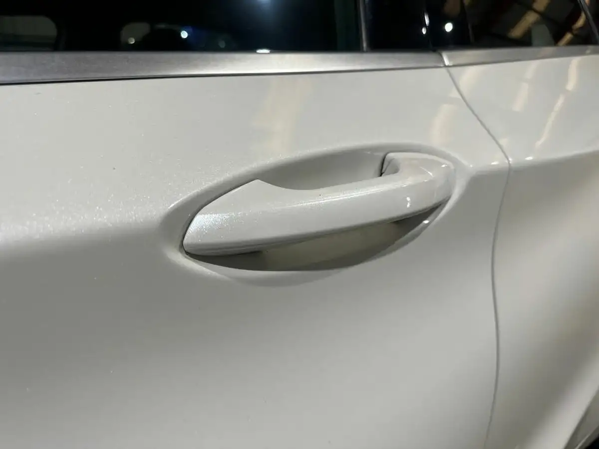 2017-infiniti-q30-15d-se-big-22