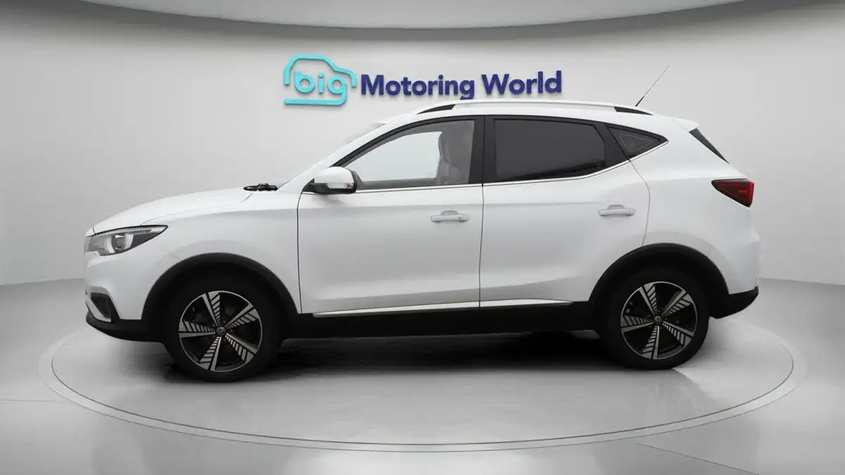 2021-mg-zs-suv-e-exclusive-ev-big-4