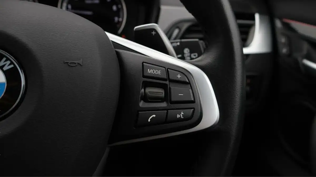 2022-bmw-x1-20-sdrive20i-xline-big-24