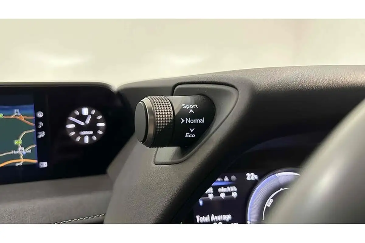 2021-lexus-ux-300e-e-ux-big-36