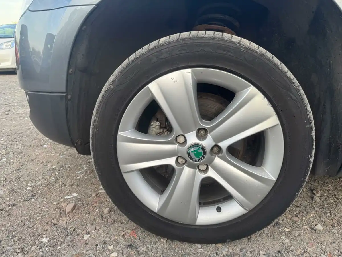 2011-skoda-yeti-20td-se-plus-140bhp-4x4-big-28
