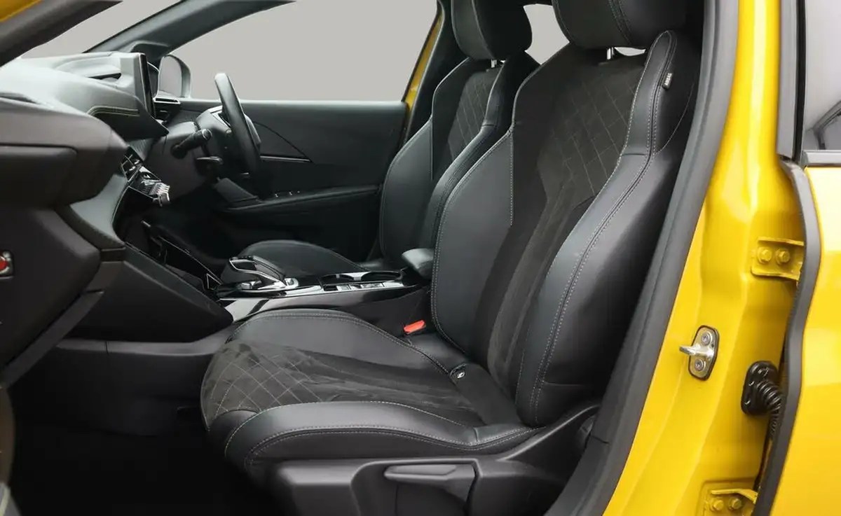 2022-peugeot-208-e-gt-premium-big-14