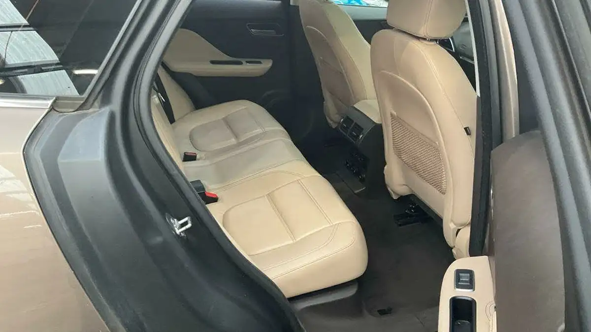 2016-jaguar-f-pace-20-i4d-prestige-awd-auto-big-7