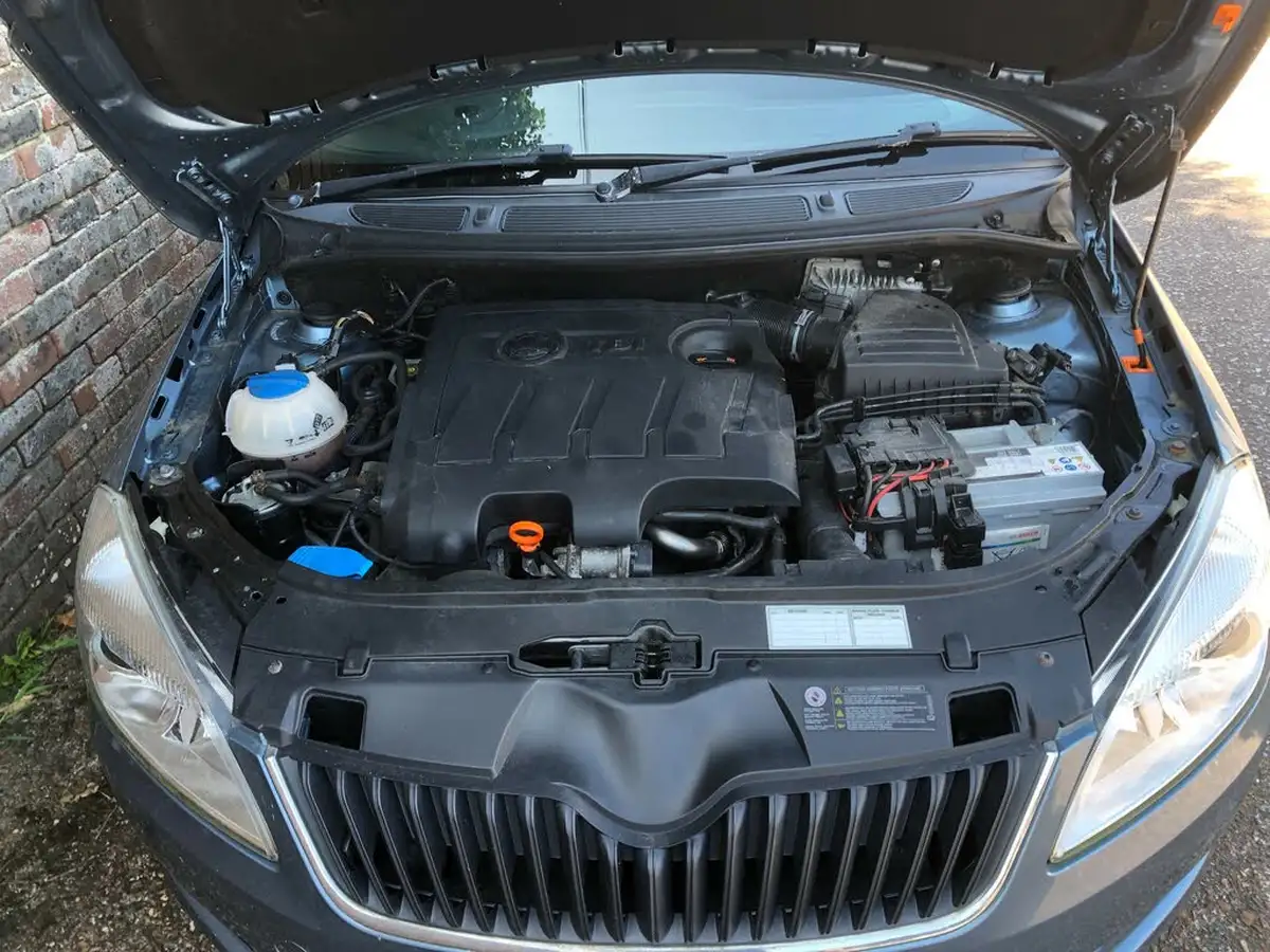 2011-skoda-fabia-16td-se-plus-90bhp-dpf-plus-hatchback-big-18